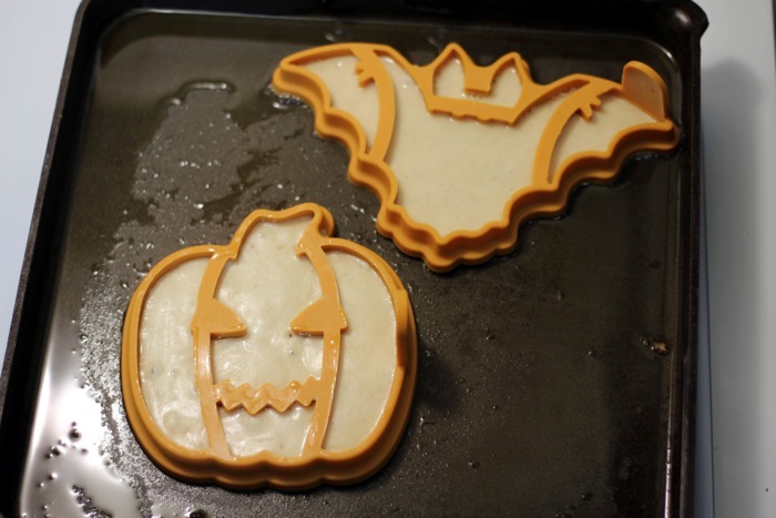 Halloween_Pumpkin_Pancakes_5